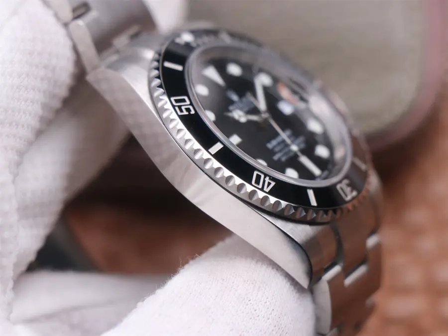 40mm R0lex Submariner Black with Date