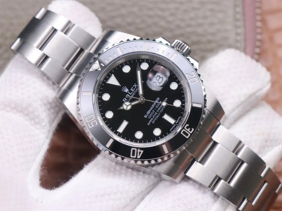 40mm R0lex Submariner Black with Date