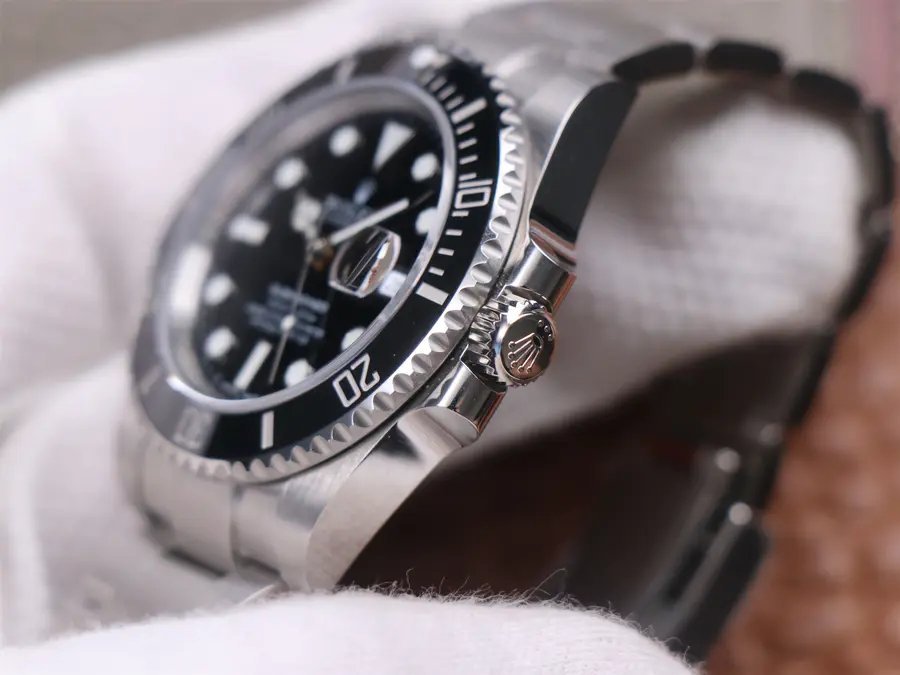 40mm R0lex Submariner Black with Date