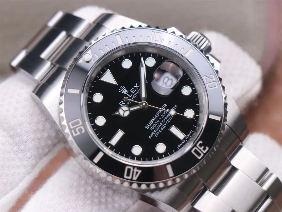 40mm R0lex Submariner Black with Date