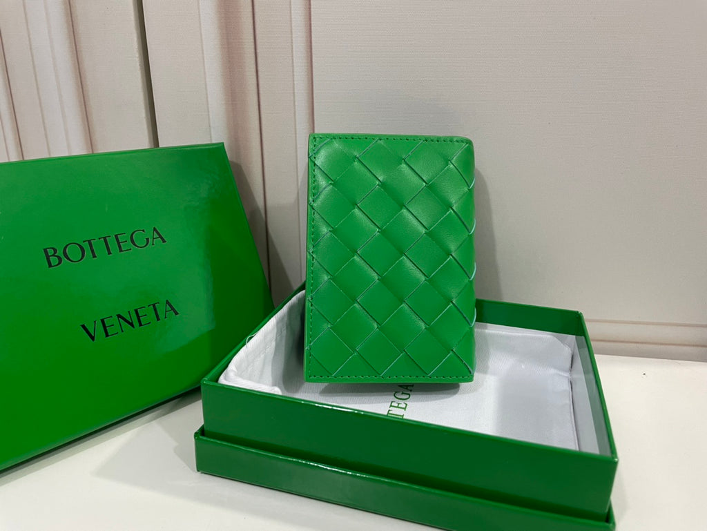 B*0ttega Green Wallet