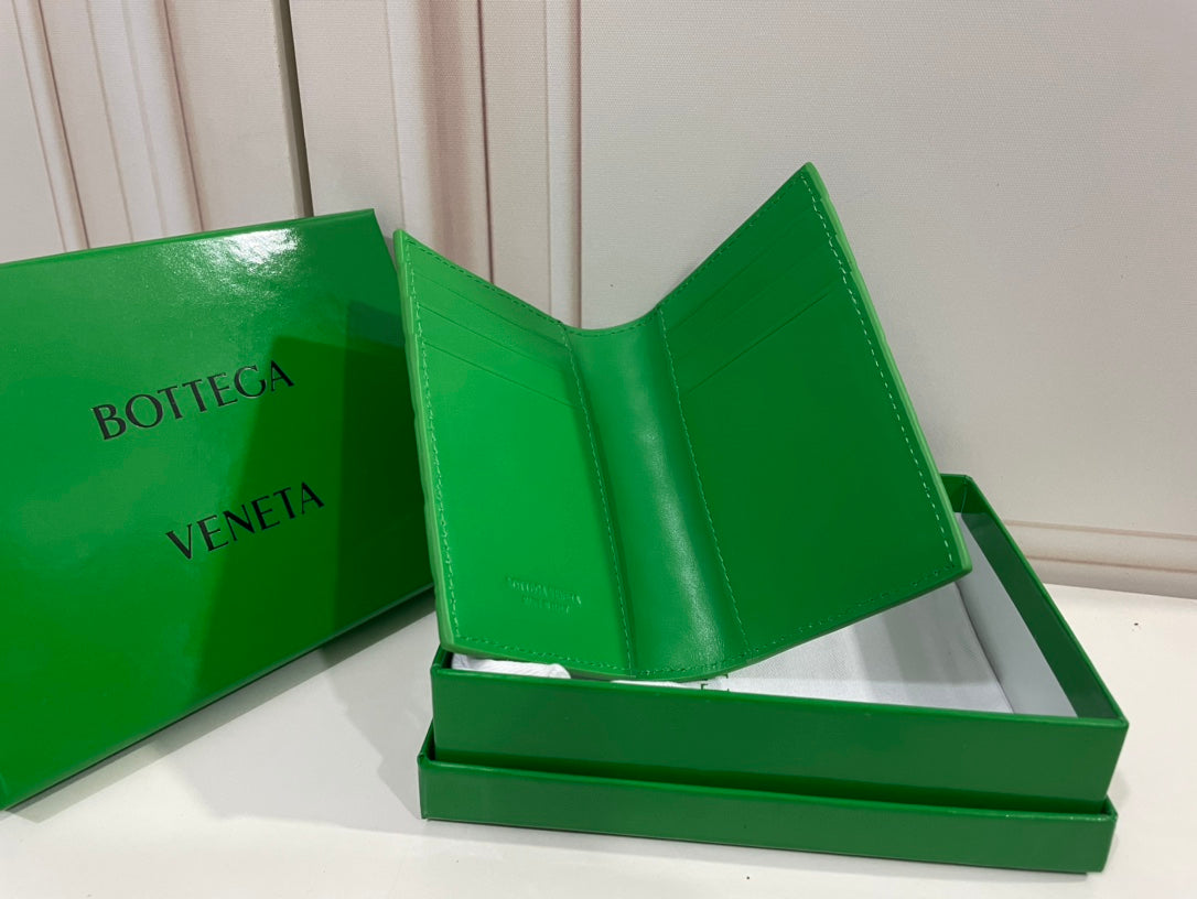 B*0ttega Green Wallet