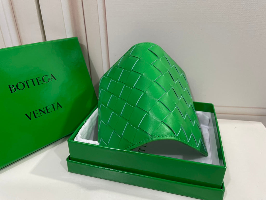 B*0ttega Green Wallet