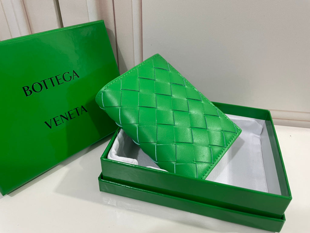 B*0ttega Green Wallet