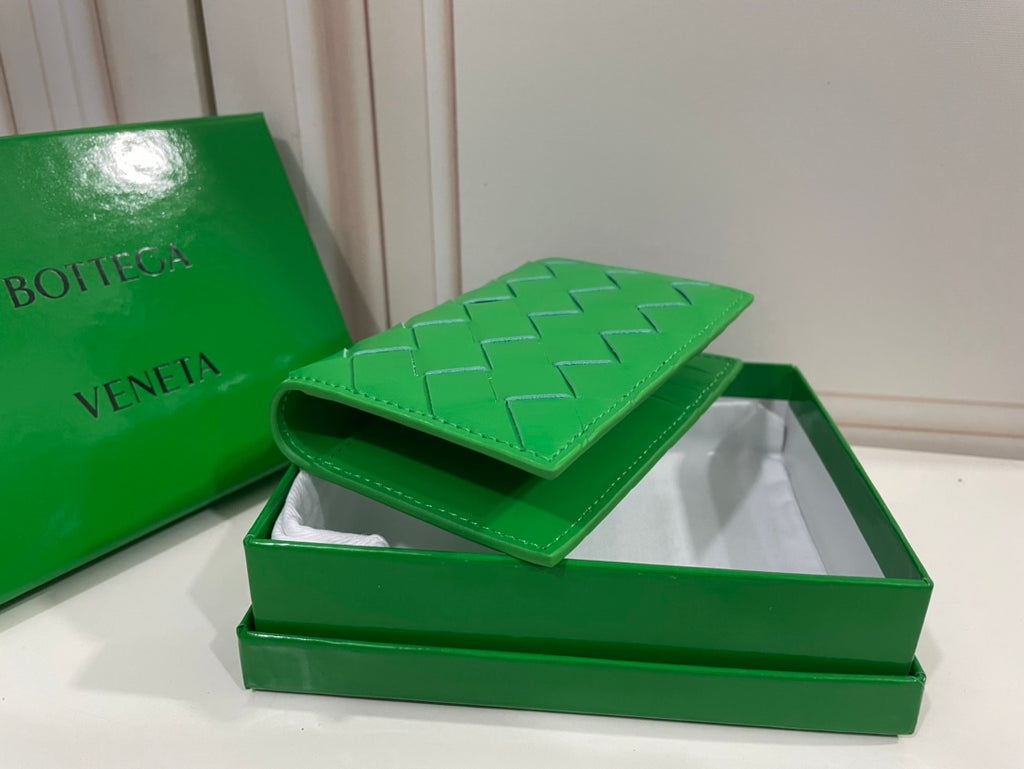 B*0ttega Green Wallet