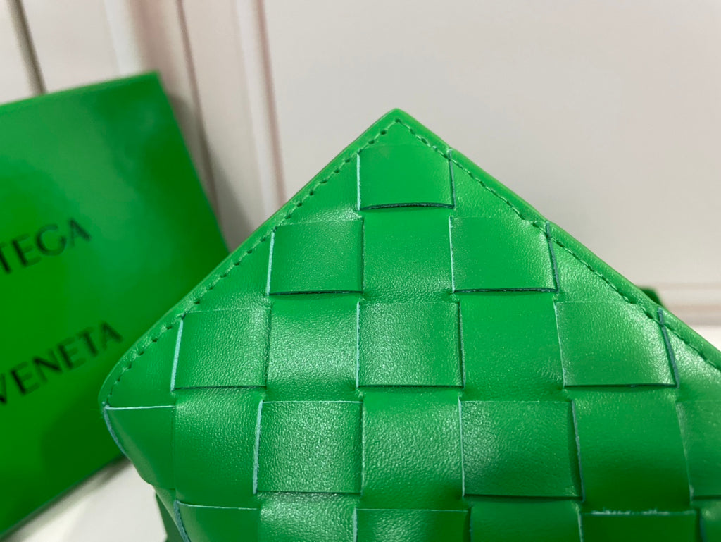 B*0ttega Green Wallet