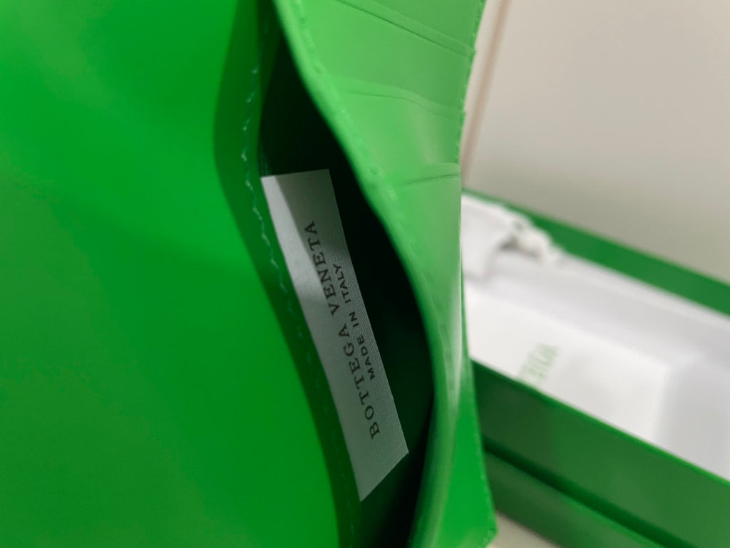 B*0ttega Green Wallet