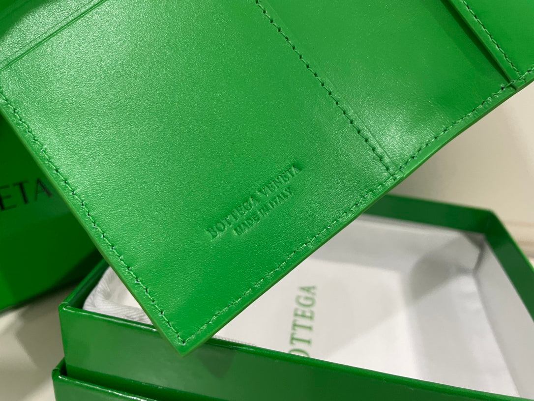 B*0ttega Green Wallet