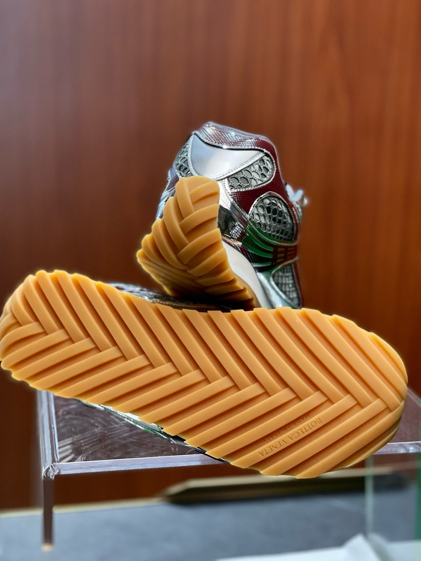 B*0ttega Burgundy Orbit